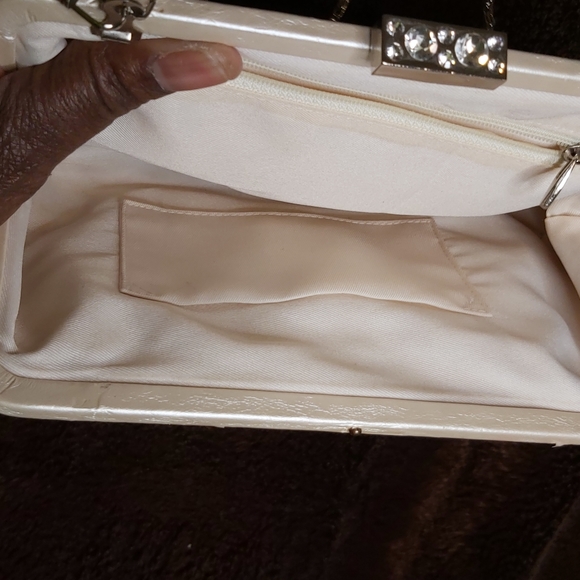 💢SOLD💢Vintage purse . beige long and shorter chain straps - Picture 9 of 13